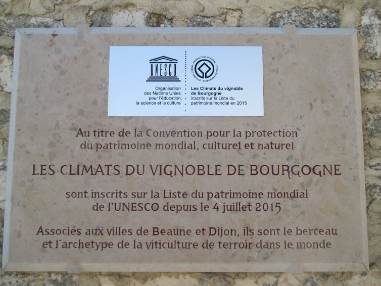 Les Climats du vignoble de Bourgogne classé au Patrimoine mondial de l’Unesco, plaque du Château du Clos Vougeot